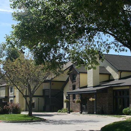 Sterling Hotel And Suites Clive Экстерьер фото