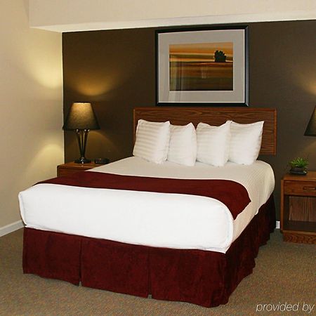 Sterling Hotel And Suites Clive Экстерьер фото