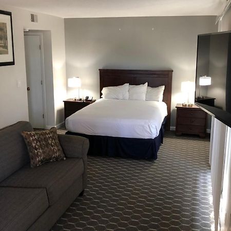 Sterling Hotel And Suites Clive Экстерьер фото