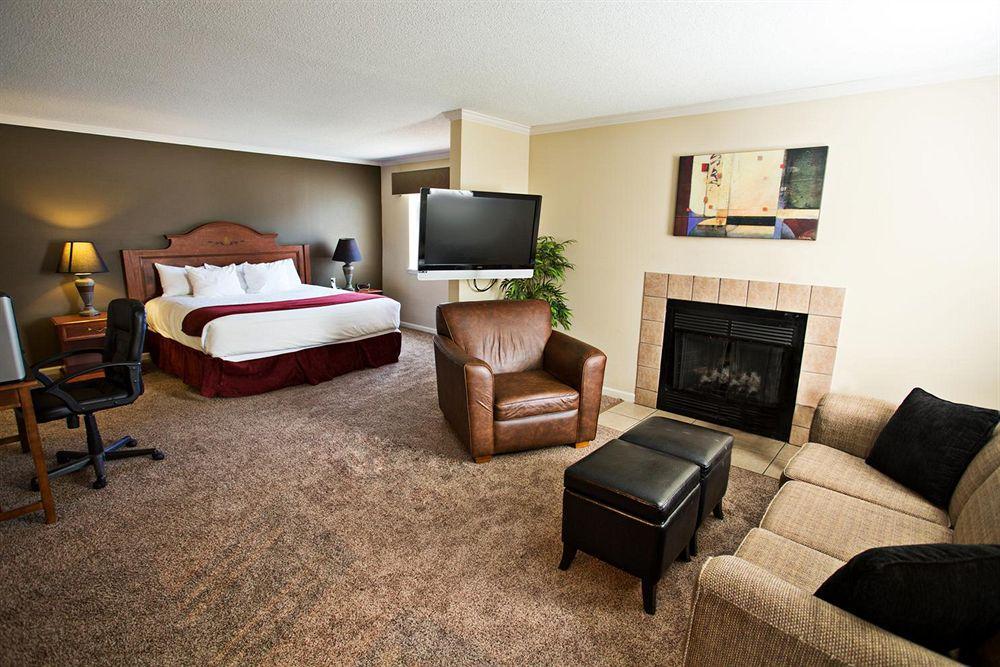 Sterling Hotel And Suites Clive Экстерьер фото