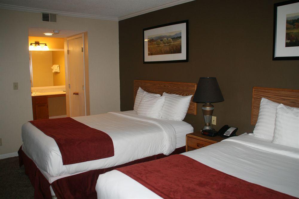 Sterling Hotel And Suites Clive Экстерьер фото