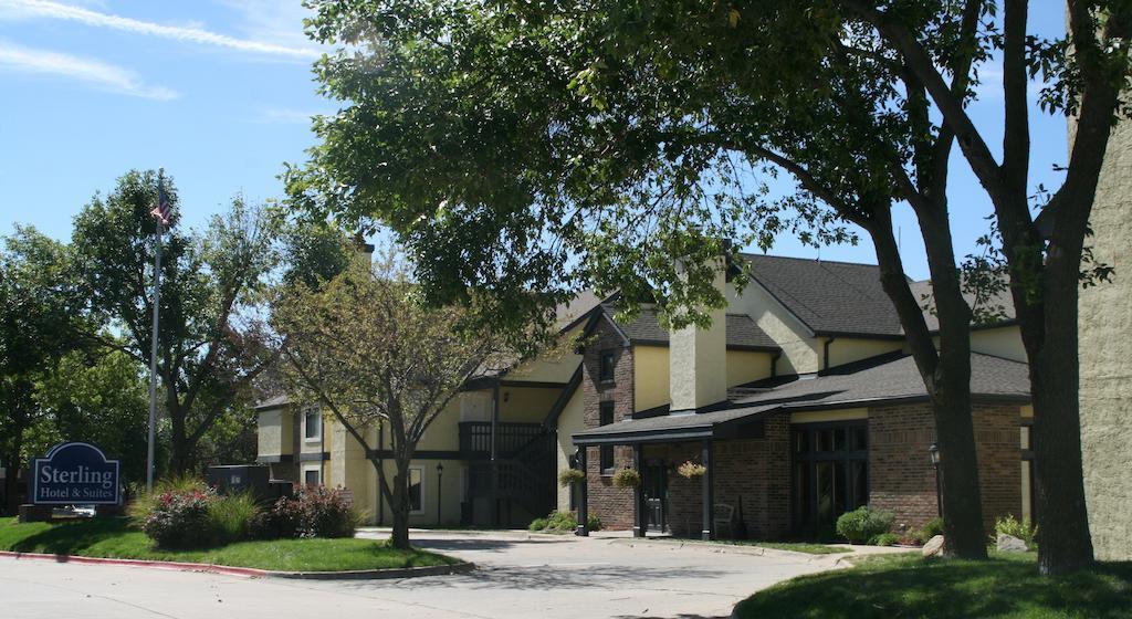 Sterling Hotel And Suites Clive Экстерьер фото