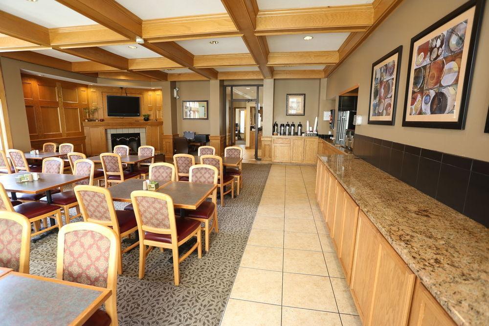 Sterling Hotel And Suites Clive Экстерьер фото