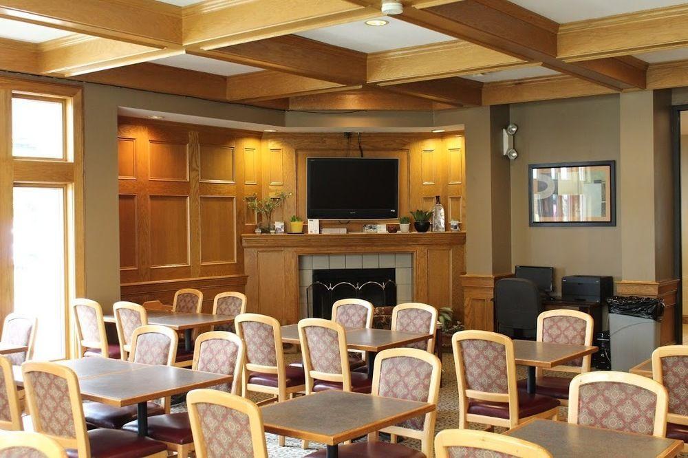 Sterling Hotel And Suites Clive Экстерьер фото