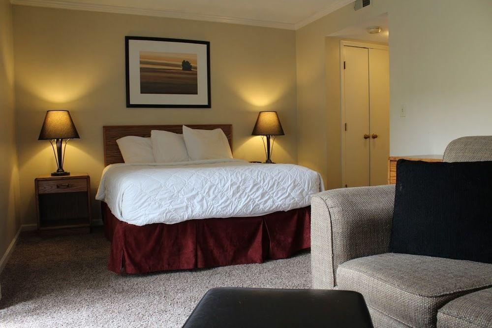 Sterling Hotel And Suites Clive Экстерьер фото