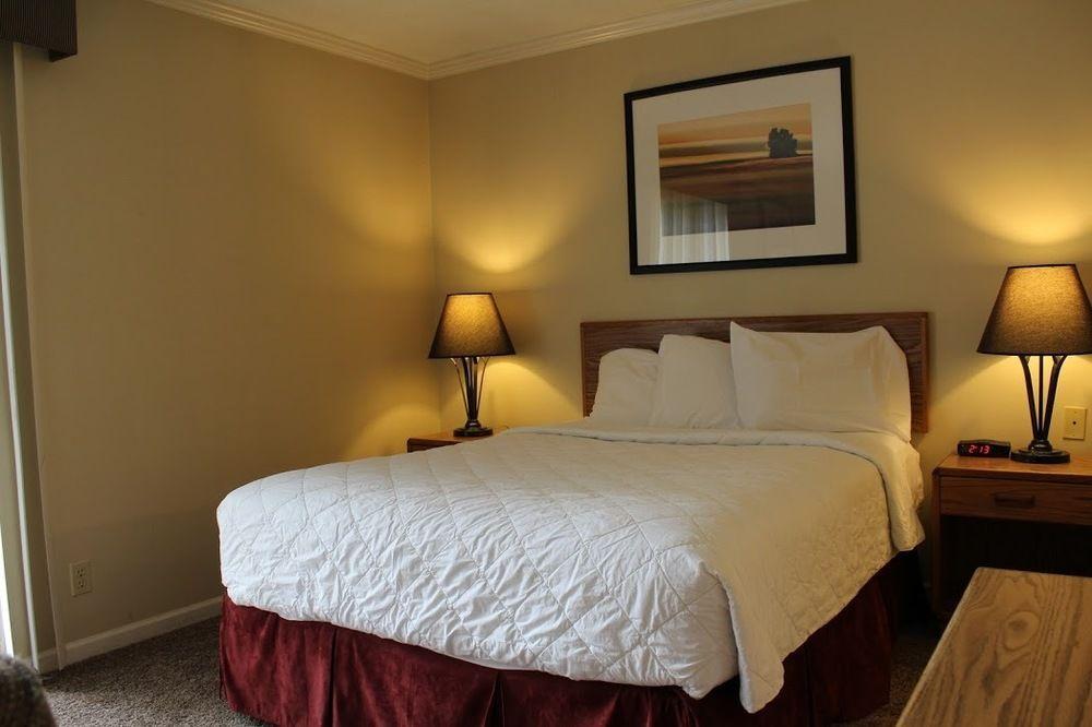 Sterling Hotel And Suites Clive Экстерьер фото