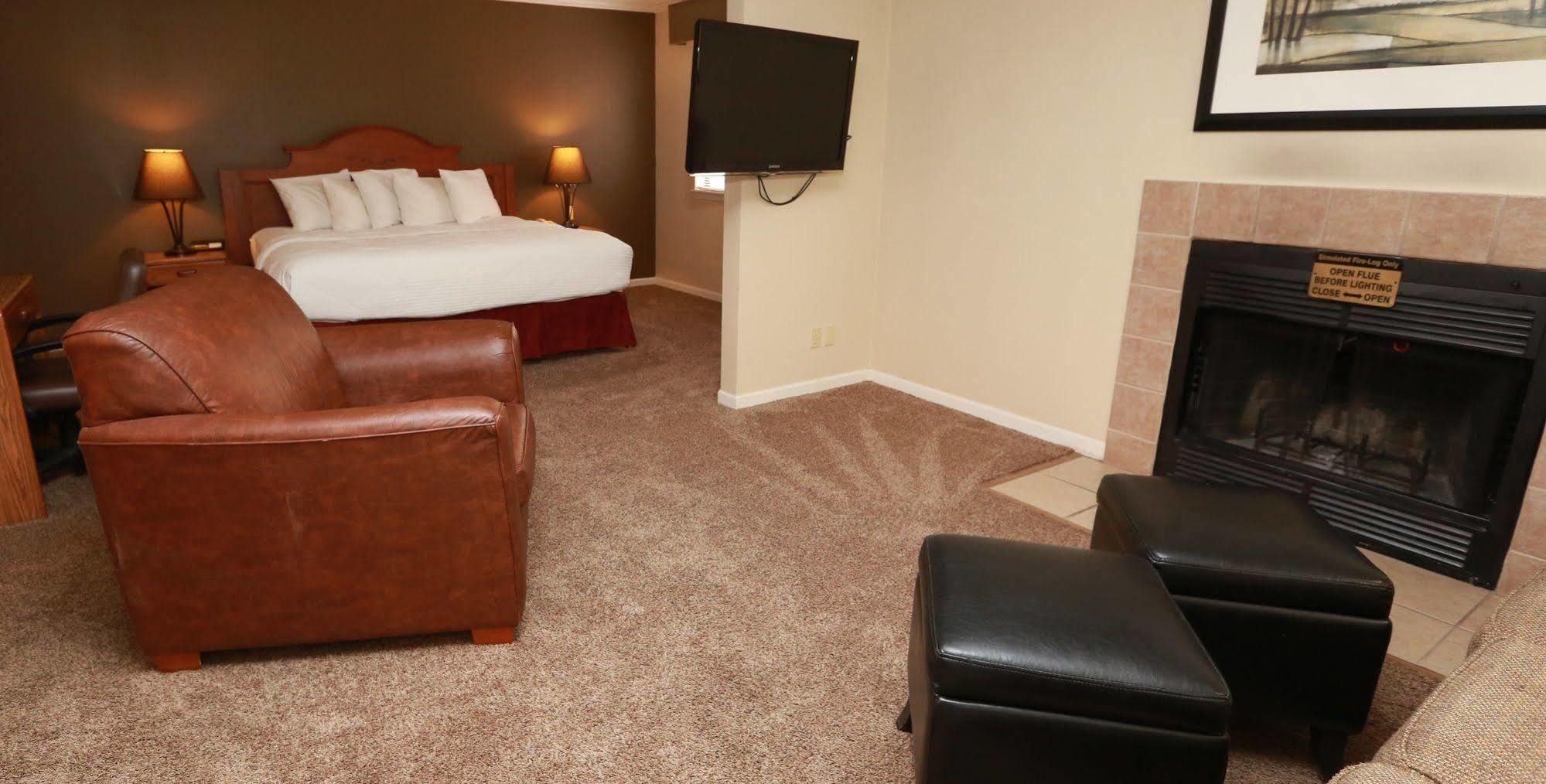 Sterling Hotel And Suites Clive Экстерьер фото