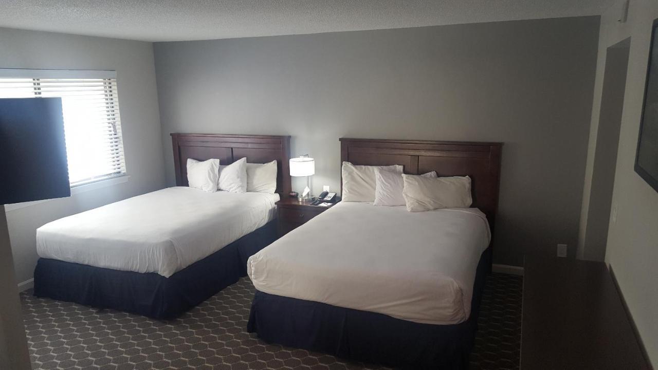 Sterling Hotel And Suites Clive Экстерьер фото
