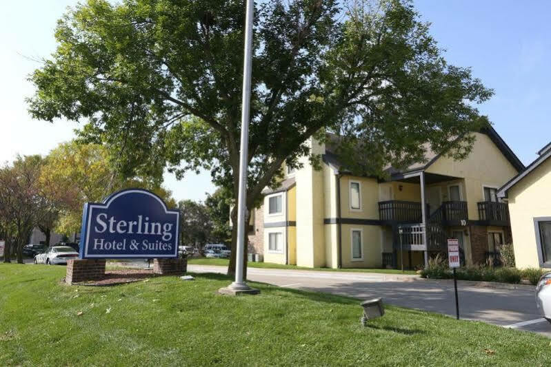 Sterling Hotel And Suites Clive Экстерьер фото