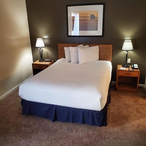 Sterling Hotel And Suites Clive Экстерьер фото