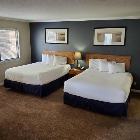 Sterling Hotel And Suites Clive Экстерьер фото