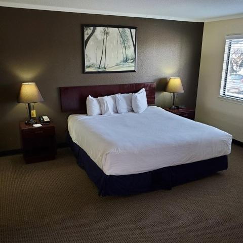 Sterling Hotel And Suites Clive Экстерьер фото